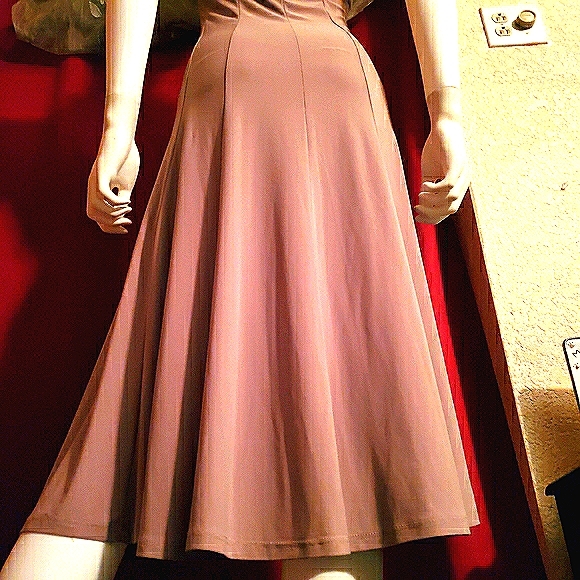 NWT-Gorgous, Elegant, Sexy Figure flattering dress - Picture 12 of 16